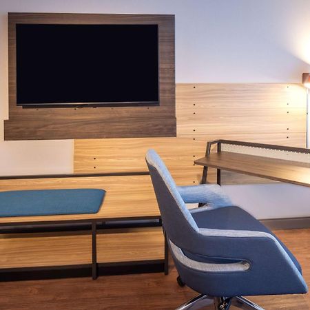 Tru By Hilton Yakima Airport Hotel Екстериор снимка