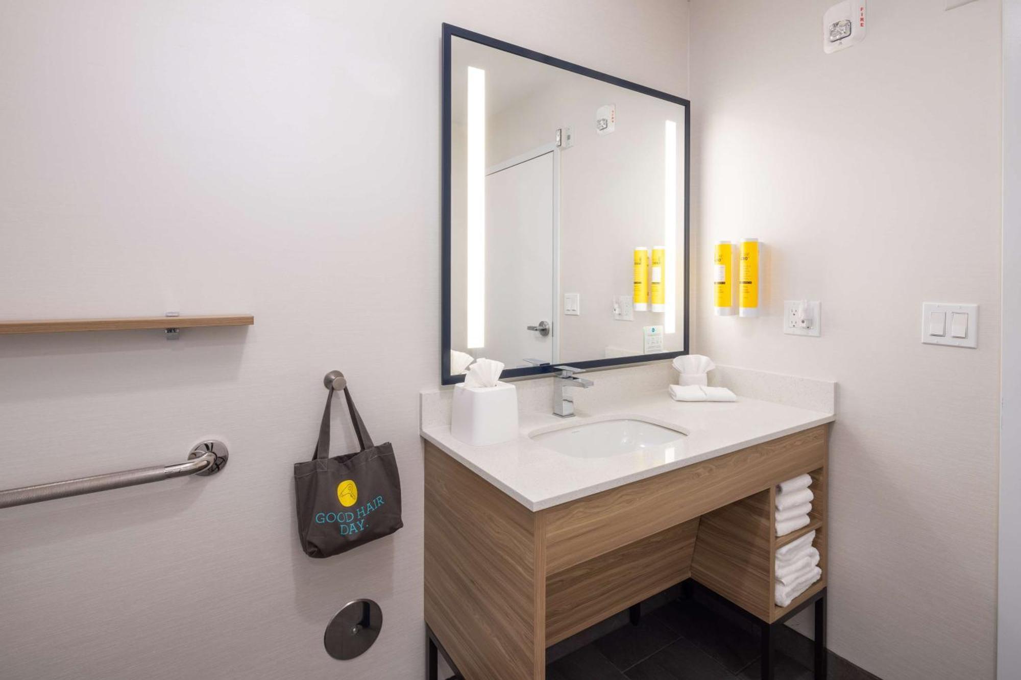 Tru By Hilton Yakima Airport Hotel Екстериор снимка