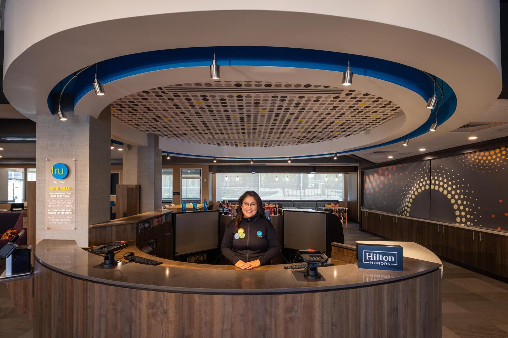 Tru By Hilton Yakima Airport Hotel Екстериор снимка