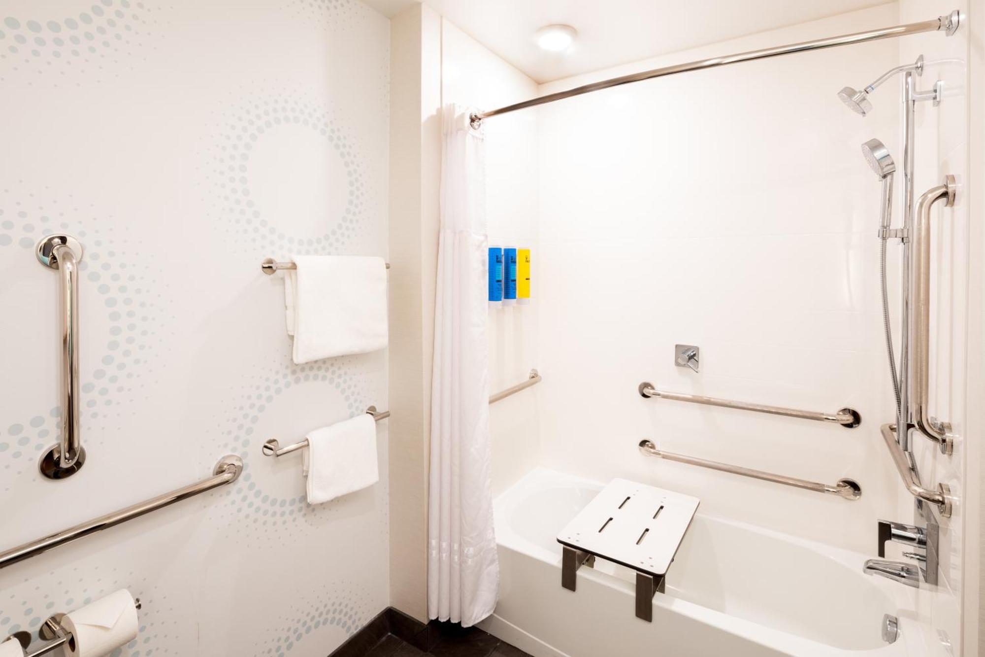 Tru By Hilton Yakima Airport Hotel Екстериор снимка