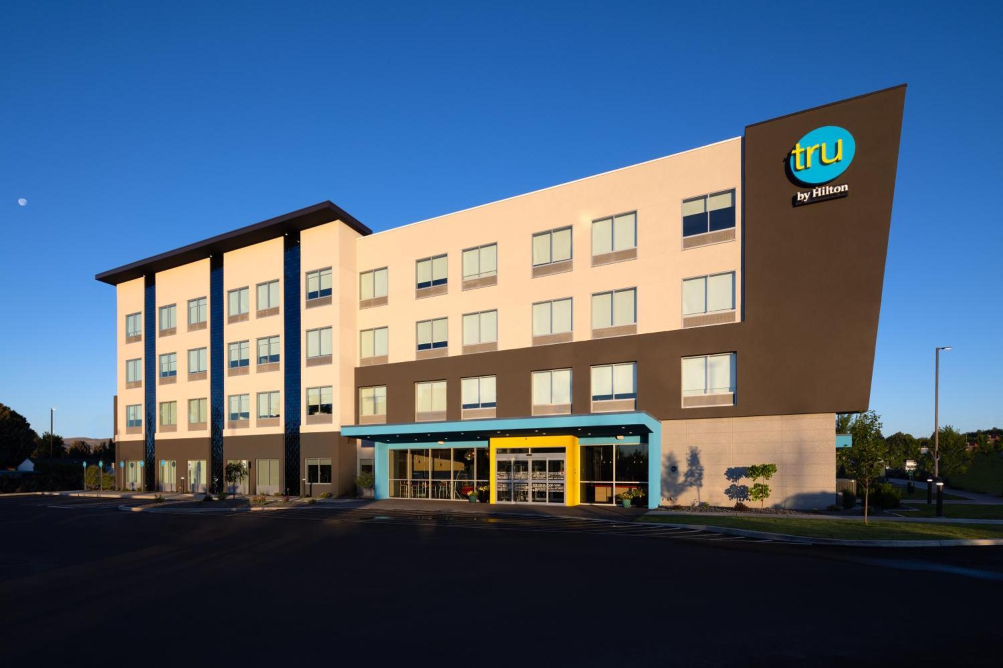 Tru By Hilton Yakima Airport Hotel Екстериор снимка