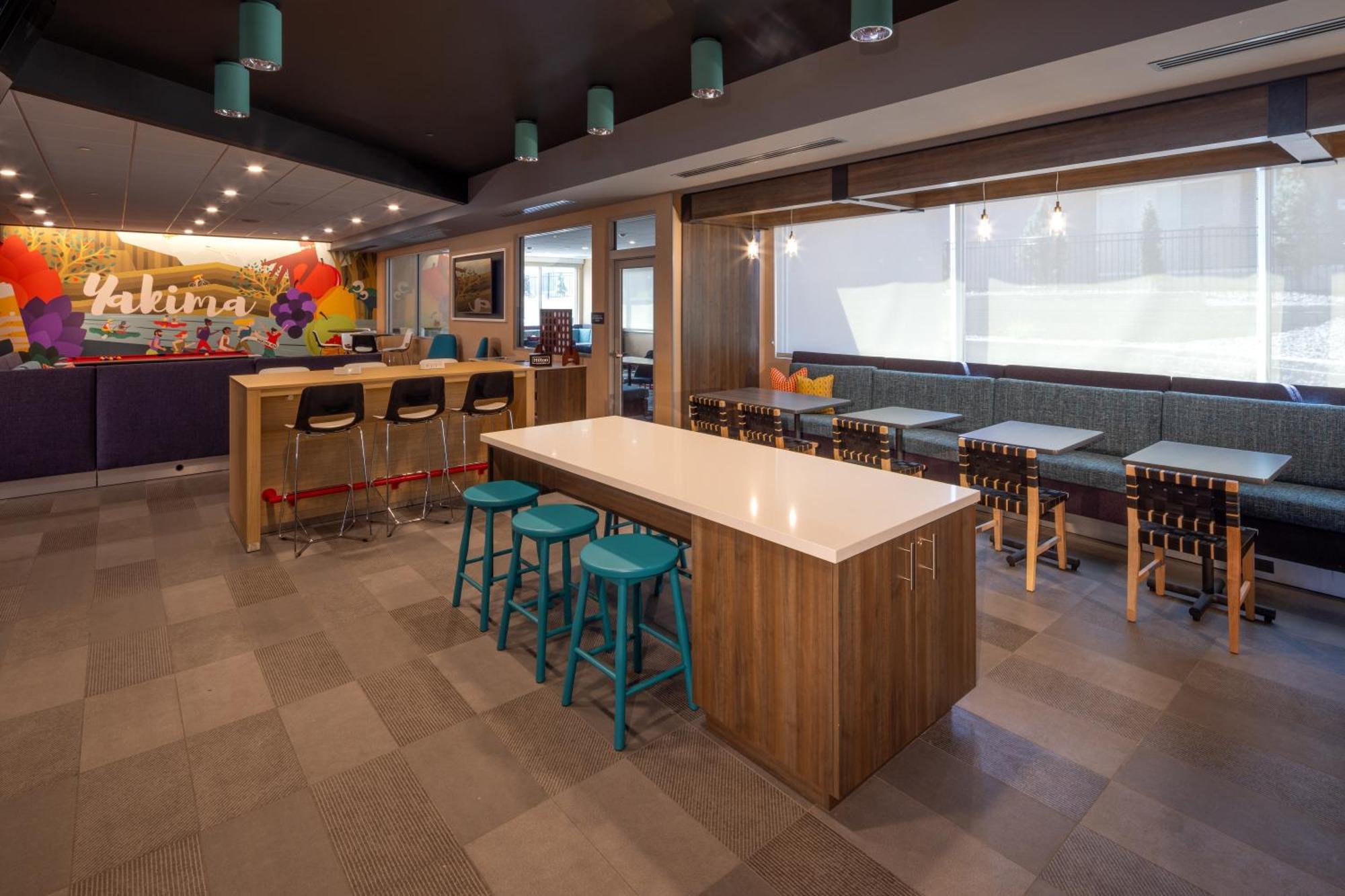 Tru By Hilton Yakima Airport Hotel Екстериор снимка