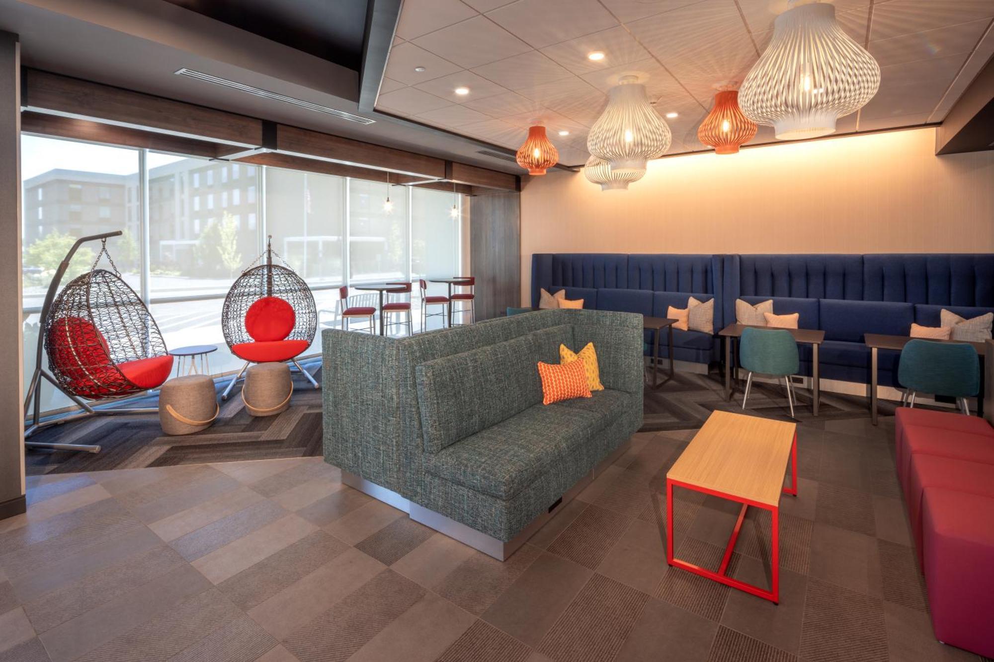 Tru By Hilton Yakima Airport Hotel Екстериор снимка